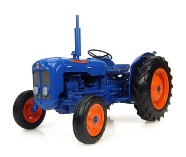 Outback Toys Tractors<1/16 Fordson Dexta (1960-1962) by Universal Hobbies