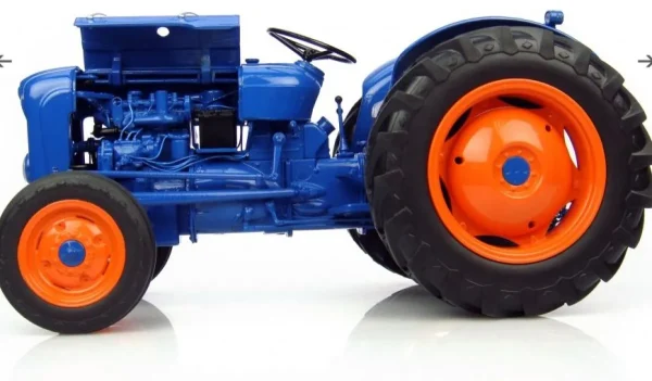 Outback Toys Tractors<1/16 Fordson Dexta (1960-1962) by Universal Hobbies