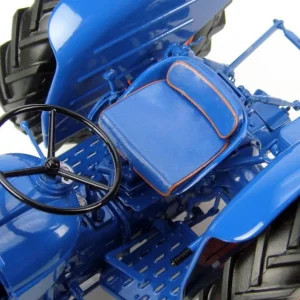 Outback Toys Tractors<1/16 Fordson Dexta (1960-1962) by Universal Hobbies