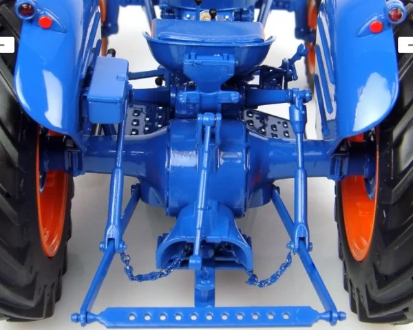 Outback Toys Tractors<1/16 Fordson Dexta (1960-1962) by Universal Hobbies