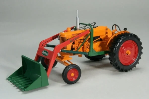 Manufacturer_SpecCast Tractors<1/16 High Detail Minneapolis Moline U Gas Wide with New Idea 504 Loader