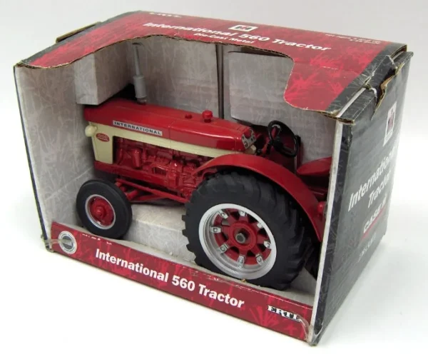 Manufacturer_ERTL Tractors<1/16 IH Farmall 560 Wide Front with Wheatland Fenders by ERTL