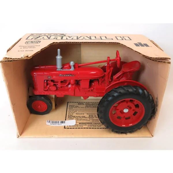 Manufacturer_ERTL Tractors<1/16 IH Farmall H Tractor by ERTL