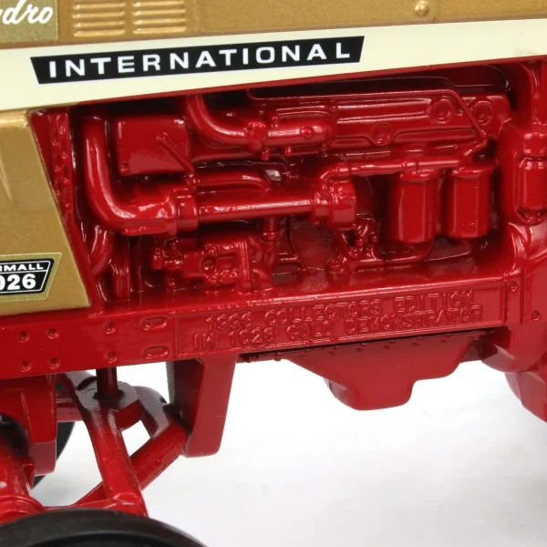 Manufacturer_ERTL Tractors<1/16 International 1026 Golden Demonstrator Tractor with Fenders