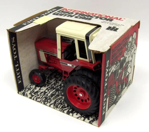 Manufacturer_ERTL Tractors<1/16 International 1586 with Cab & Duals by ERTL