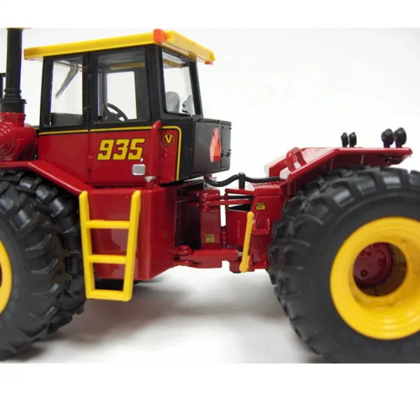 Manufacturer_ERTL Tractors<1/32 Versatile 935 with Duals, 2011 National Farm Toy Show
