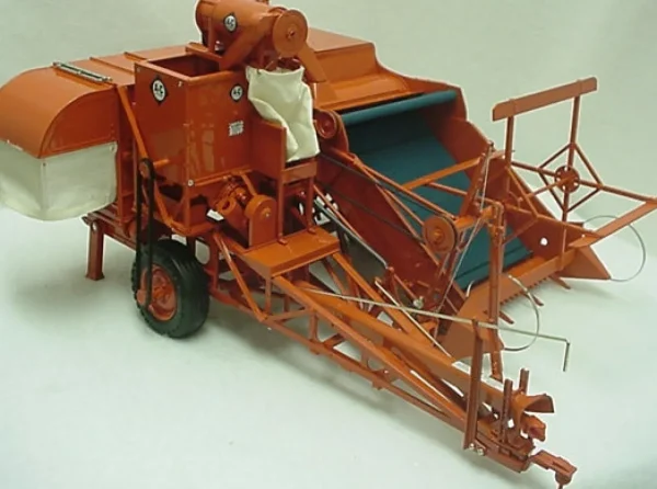 Manufacturer_Other Combines & Harvesters<1/12 Allis Chalmers 60A All Crop Harvester by Franklin Mint