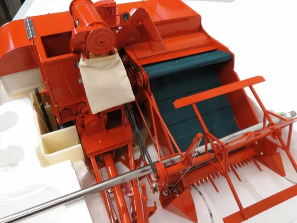 Manufacturer_Other Combines & Harvesters<1/12 Allis Chalmers 60A All Crop Harvester by Franklin Mint