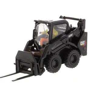 Manufacturer_Diecast Masters Loaders<1/50 CAT 242D3 Skid Steer Loader with Special Black Paint