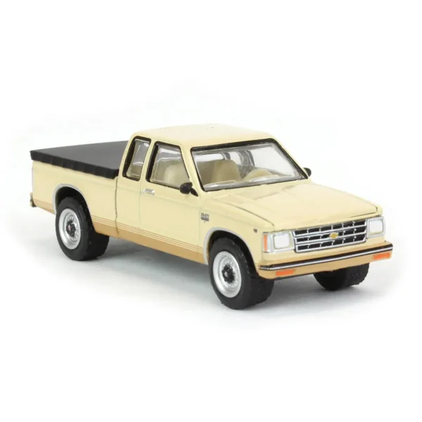 Manufacturer_Greenlight Collectibles Pickup Trucks<1/64 1983 Chevrolet S-10 Durango with Bed Cover, Blue Collar Series 11