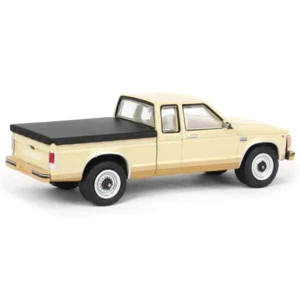 Manufacturer_Greenlight Collectibles Pickup Trucks<1/64 1983 Chevrolet S-10 Durango with Bed Cover, Blue Collar Series 11