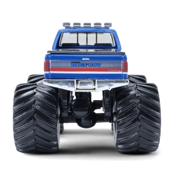 Manufacturer_Greenlight Collectibles Cars & Suvs | Pickup Trucks<1/64 1982 GMC Sierra 2500, Moonshiner!, Kings of Crunch Series 16