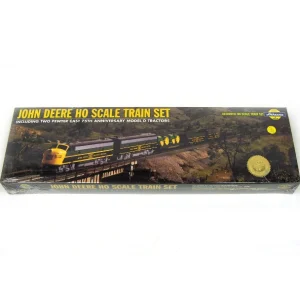Manufacturer_Other Trains<1/87 HO Scale John Deere Train Set w/ Locomotive, 3 Cars, Flatcar & Pewter Model D Tractors