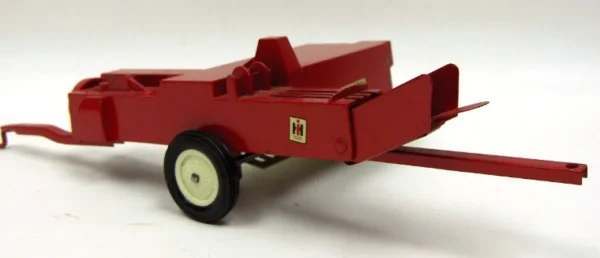 Manufacturer_ERTL Implements<1/16 International Baler with Bales, Made in the USA by ERTL