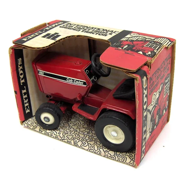 Manufacturer_ERTL Lawn & Garden<1/16 International Harvester 682 Cub Cadet and Garden Tractor, Made in the USA by ERTL