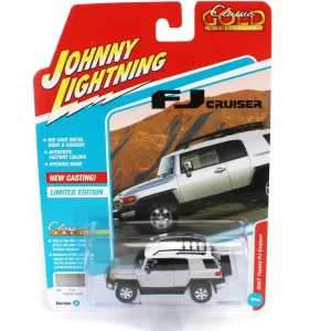 Manufacturer_Auto World Cars & Suvs<1/64 Johnny Lightning Classic Gold 2022 Release 3A - 2007 Toyota FJ Cruiser, Titanium Silver