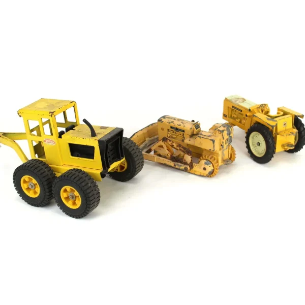 Manufacturer_ERTL Loaders<Lot of (1) 1/16 International Tractor, (1) John Deere Tractor with Blade and (1) Rear Body of Grader