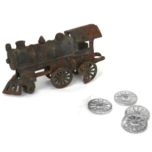 Manufacturer_Other Trains<Lot of (1) Cast Iron Locomotive and (4) Wheels