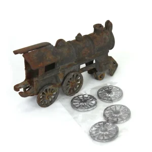 Manufacturer_Other Trains<Lot of (1) Cast Iron Locomotive and (4) Wheels