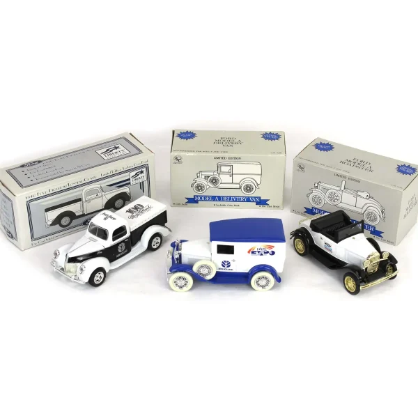 Manufacturer_SpecCast Airplanes & Banks<Lot of (2) Ford Model A Banks and (1) 1940 Ford Pickup Bank