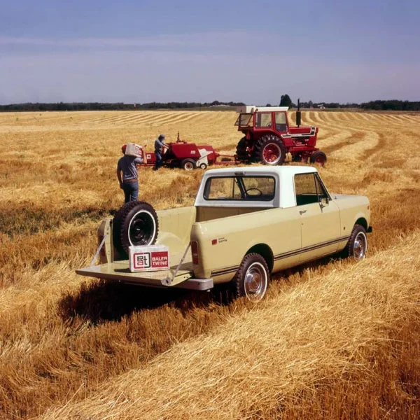 Outback Toys Books, Calendars & Dvds<Updated International Scout Encyclopedia: The Authoritative Guide to IH's Legendary 4x4